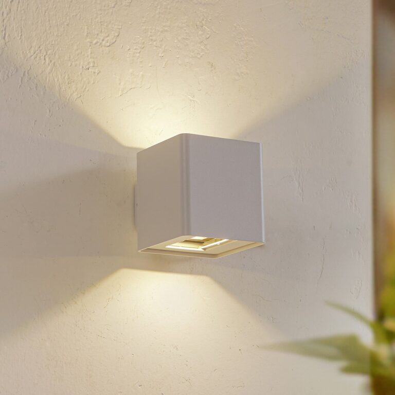 Aaron udendørs LED-væglampe, hvid, IP54, op/ned - Lucande - Terrasse - Moderne - Aluminium - Med én lyskilde
