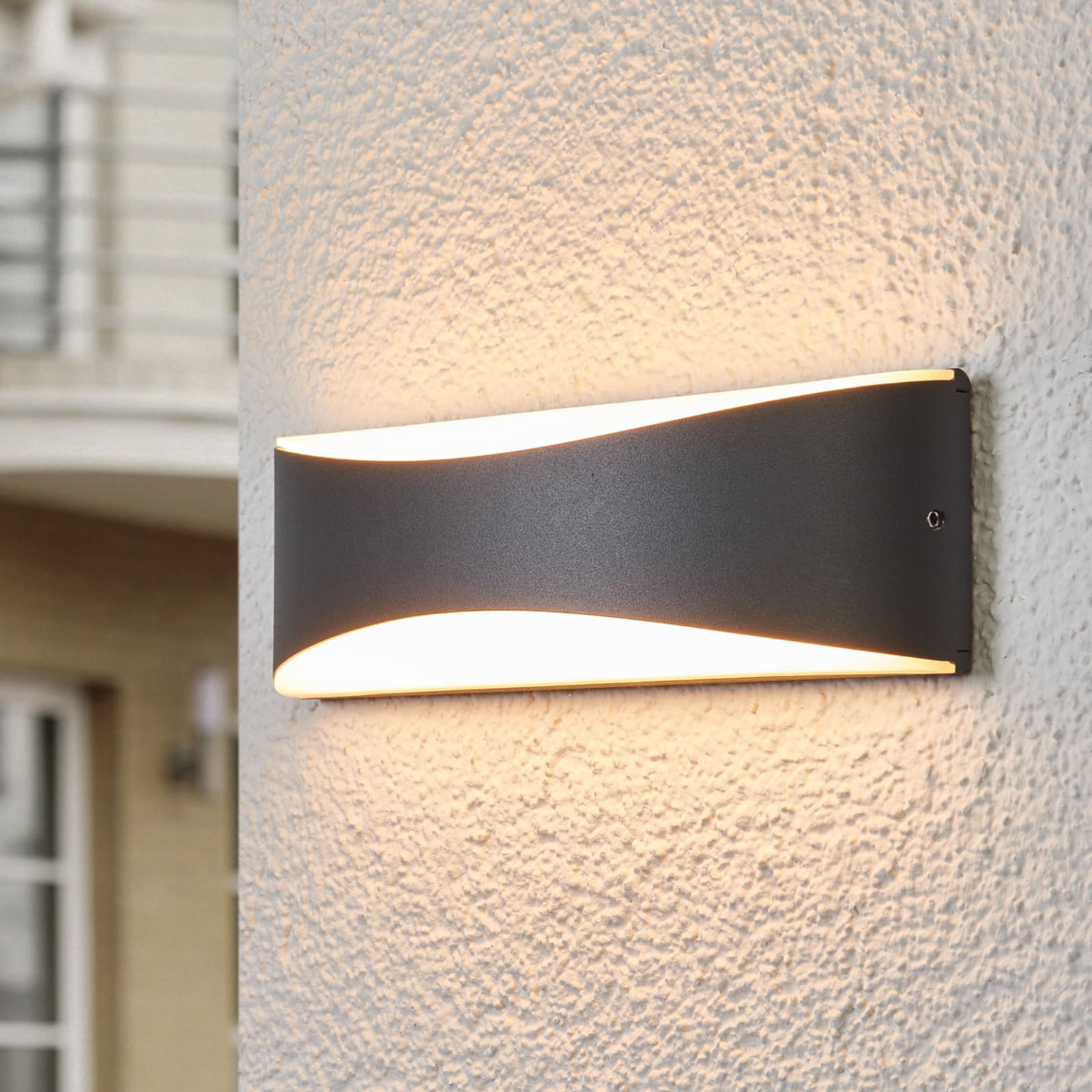 Akira udendørs LED-væglampe, antracit – Lucande - Altan - Moderne - Metal - Med flere lyskilder