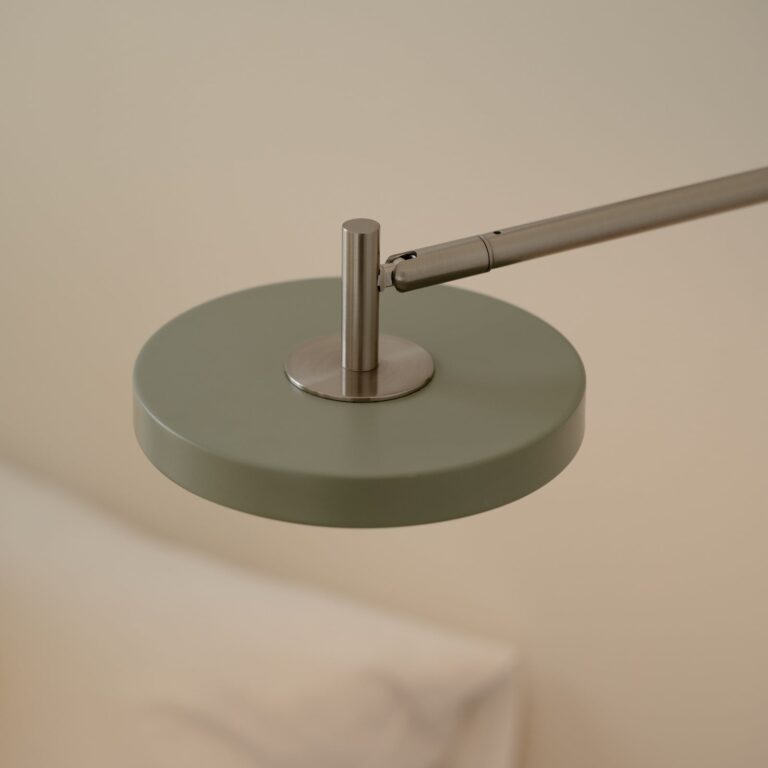 Asteria Long LED-væglampe, oliven, stål, fast tilslutning – UMAGE - Stue - Design - Metal - Med én lyskilde