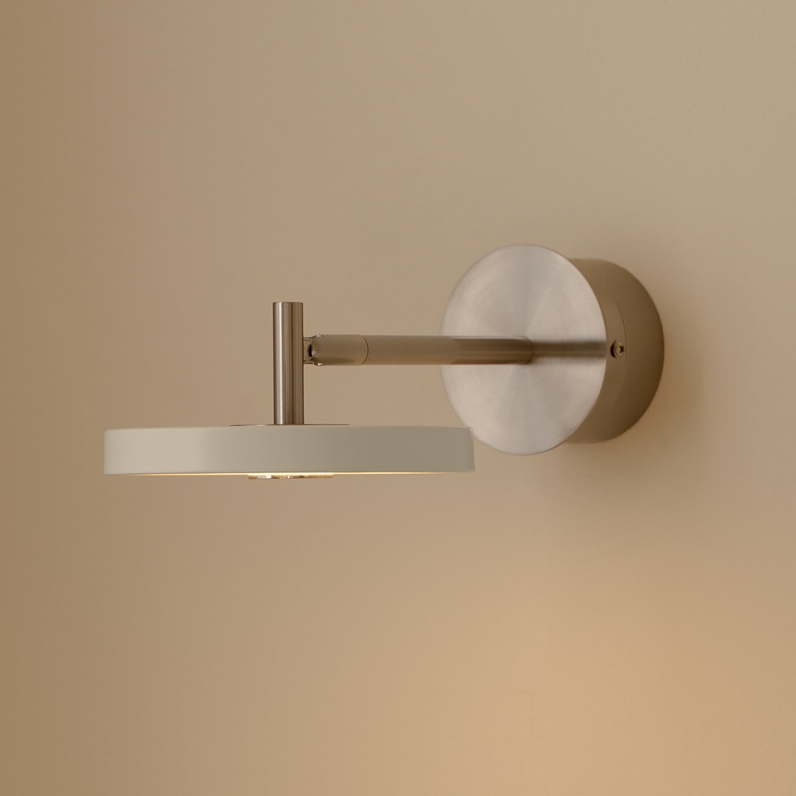 Asteria Short LED-væglampe, grå, stål, fast tilslutning – UMAGE - Stue - Design - Metal - Med én lyskilde