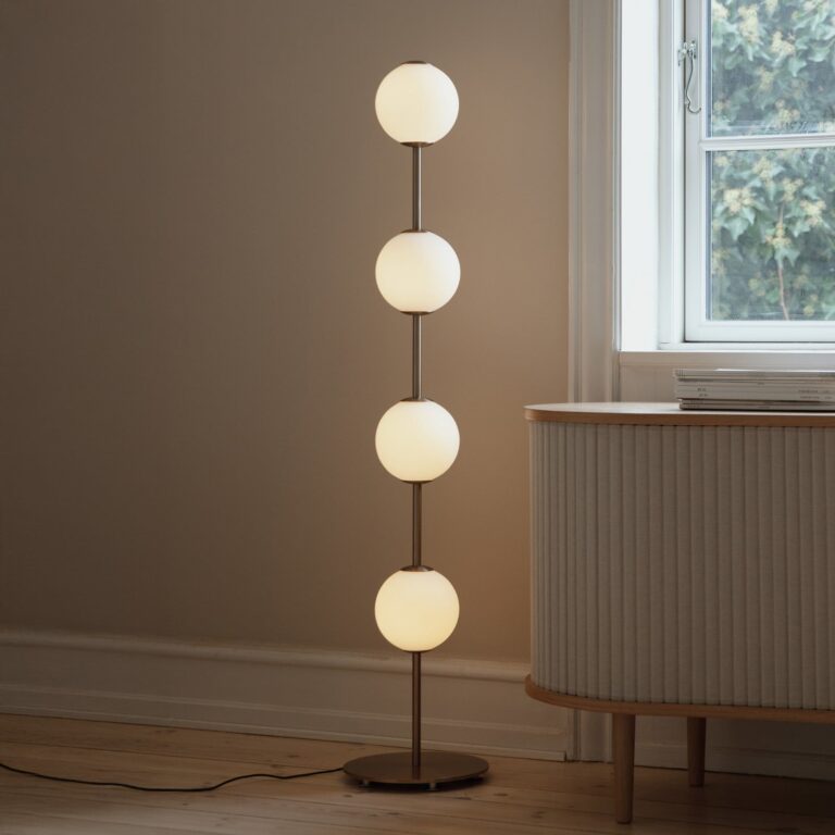 Audrey LED-gulvlampe, messingfarvet, 128 cm, 4 lyskilder UMAGE - Stue - Design - Metal - Med flere lyskilder