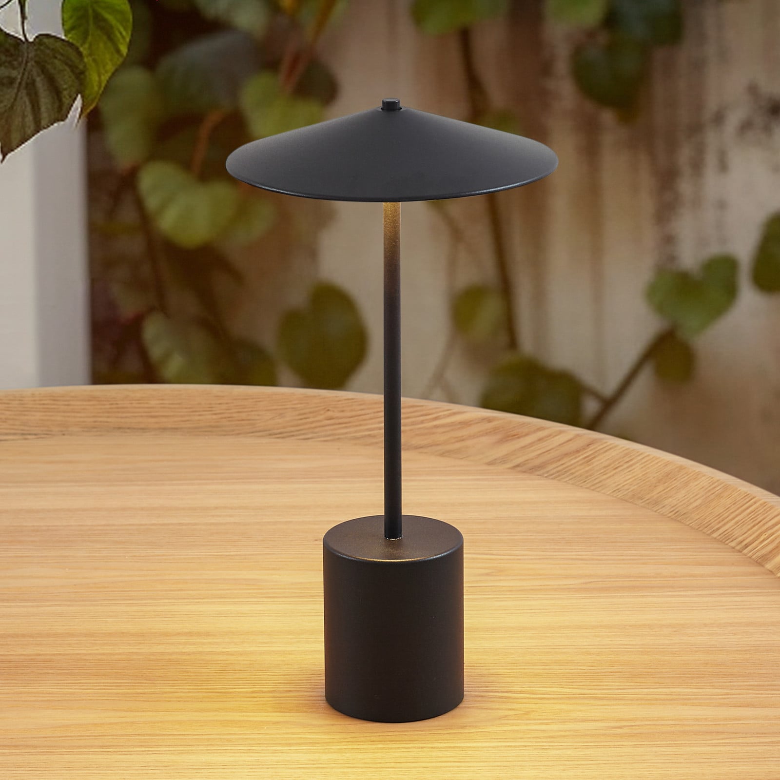 Ayva LED Portable Bordlampe IP44 Sort Lindby - Altan - Moderne - Aluminium - Med skærm