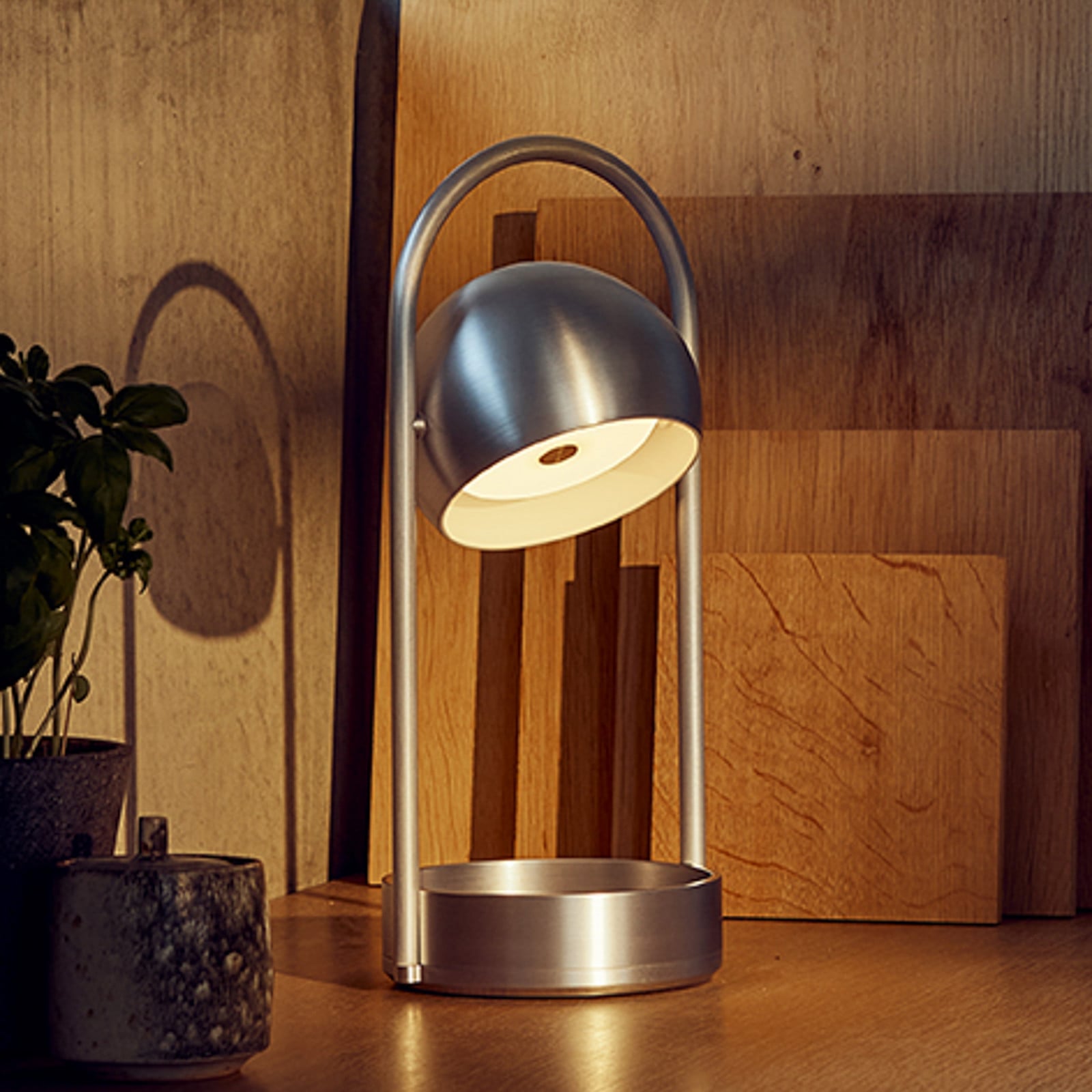 Ball Portable LED-bordlampe med batteri FRANDSEN - Stue - Metal - Med én lyskilde