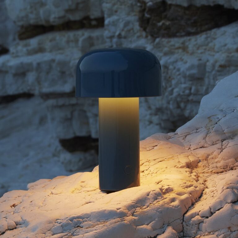Bellhop LED-bordlampe med batteri, blå, 21 cm, dæmpbar, IP54 FLOS - Stue - Design - Plastik - Rund
