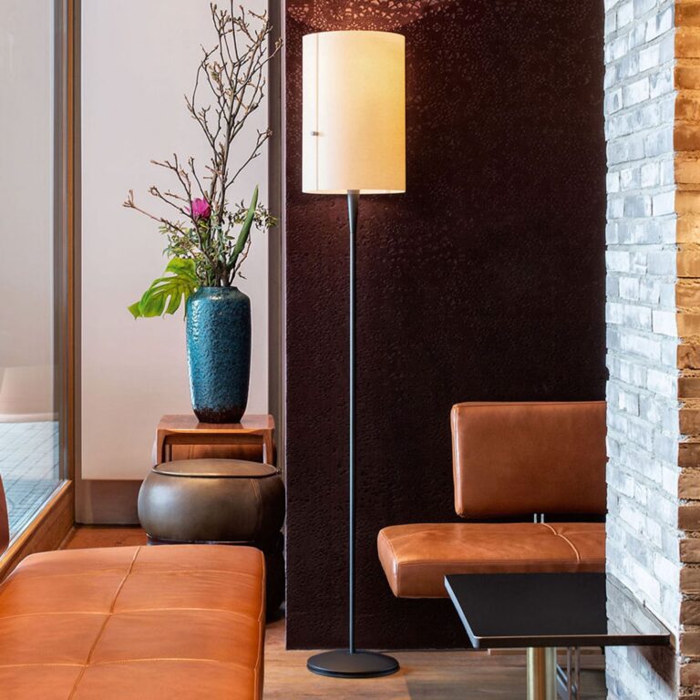 Club LED-gulvlampe L Black - serien.lighting Serien Lighting - Stue - Design - Metal - Med skærm