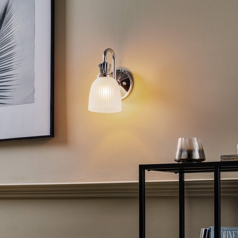 Cora LED-væglampe til badeværelset, 1 lyskilde, glas, IP44 Elstead - Moderne - Metal - Med én lyskilde