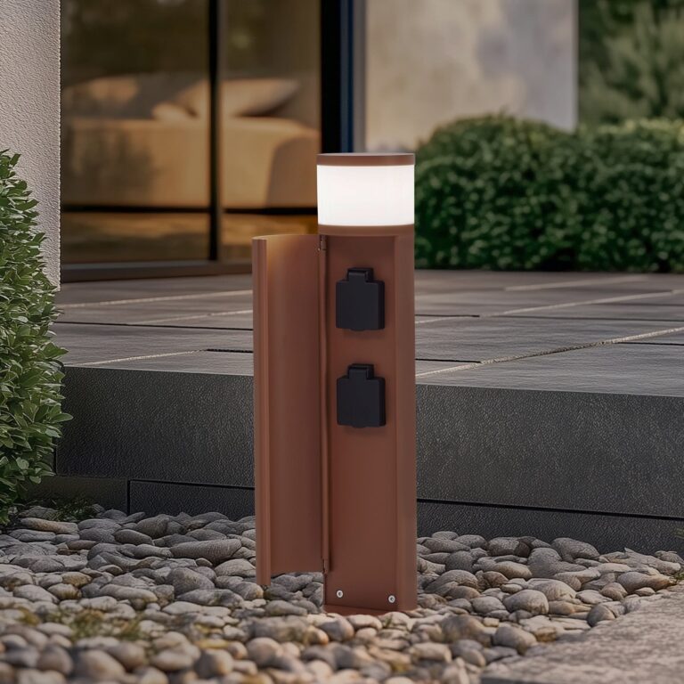 Corban sokkellampe til dør, stikkontakter, rustfarvet, G9, IP44 – Lucande - Terrasse - Moderne - Aluminium - Med én lyskilde