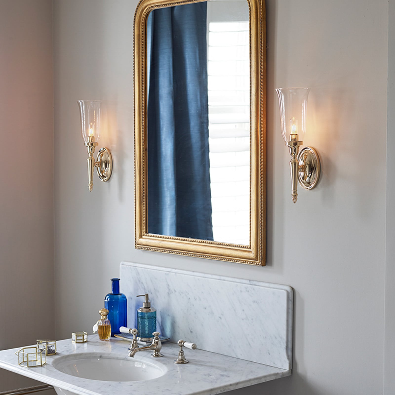 Dryden LED-væglampe, poleret messing, 41 cm, IP44 – Elstead - Badeværelse - Metal - Med én lyskilde