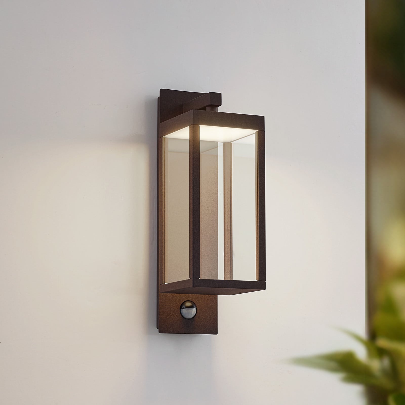 Ferdinand udendørs LED-væglampe, rustfarvet, sensor, IP54 – Lucande - Altan - Moderne - Aluminium - Med én lyskilde