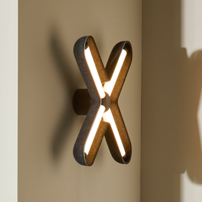 Fuzz LED-væglampe, sort/sort, 50 cm – LOOM DESIGN - Stue - Moderne - Aluminium - Med én lyskilde
