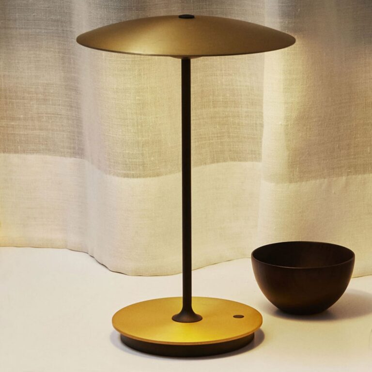 Ginger LED-bordlampe med batteri, aluminium, messing/hvid – MARSET - Stue - Design - Metal - Med skærm