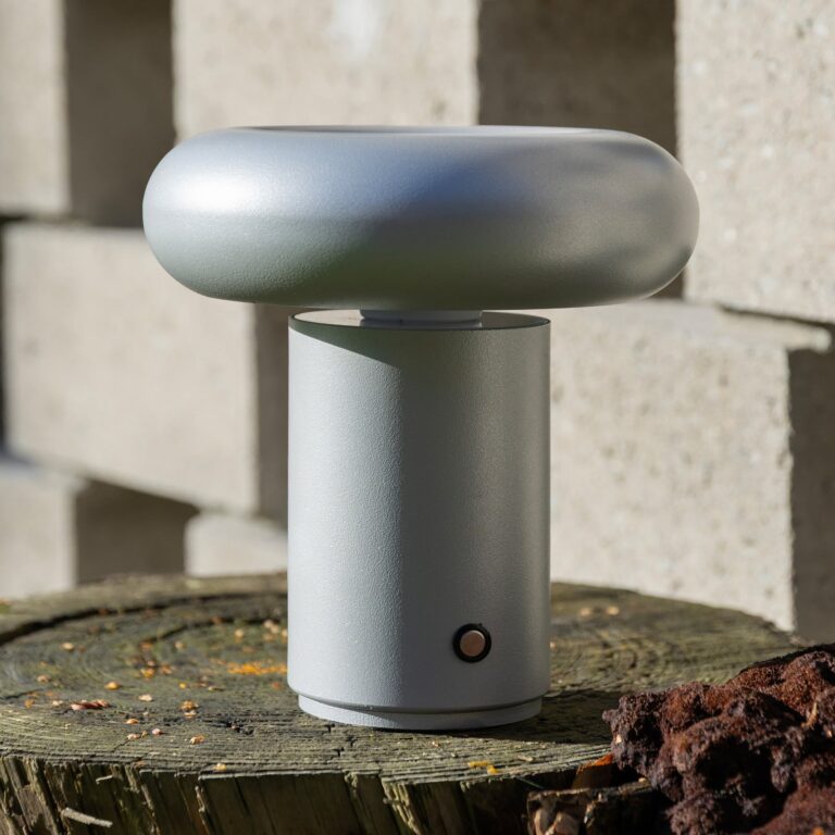 Glimpse bærbar LED-bordlampe, sølv, IP44 – &Klevering - Soveværelse - Design - Metal - Med én lyskilde