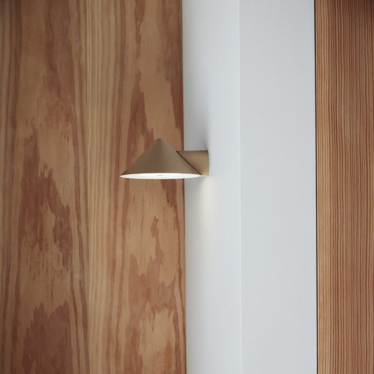 Grasp LED-væglampe med batteri, sandgrå, bredde 15 cm – FRANDSEN - Entré - Design - Metal - Med én lyskilde
