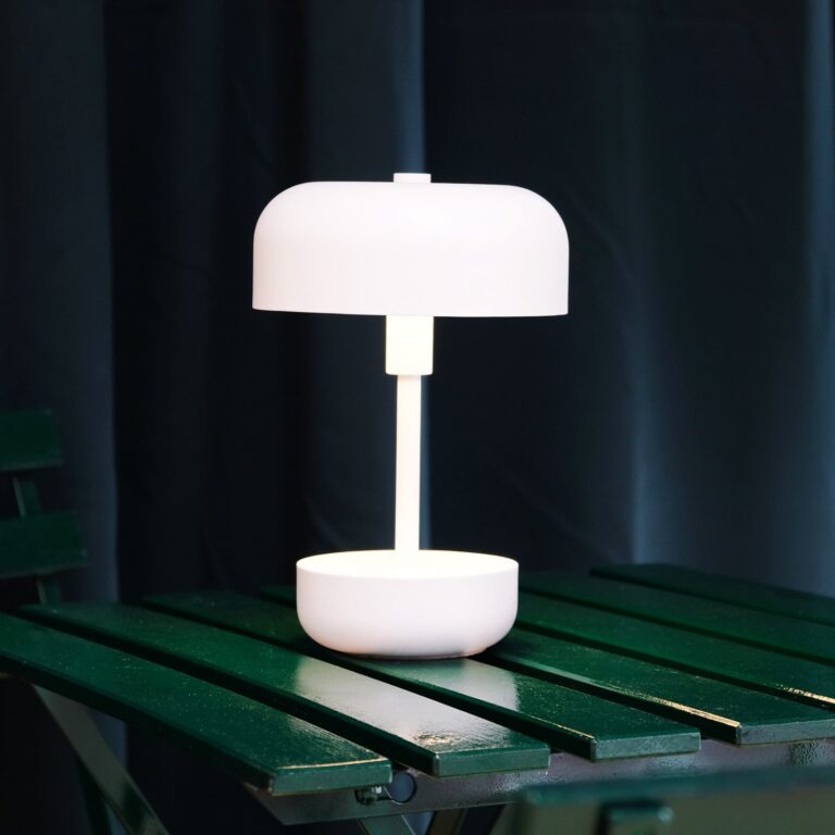 Haipot LED Portable Bordlampe White Dyberg Larsen - Stue - Moderne - Metal - Med skærm