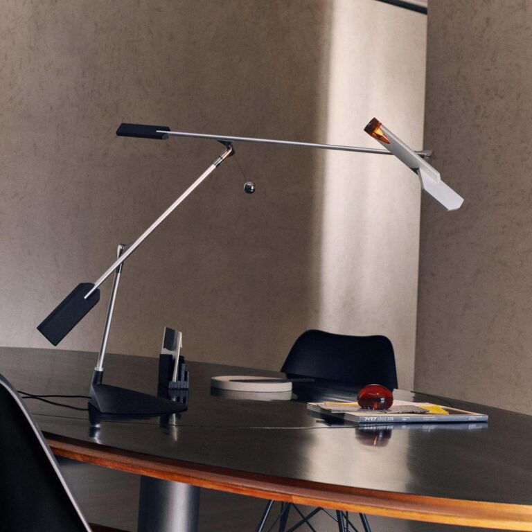 Halley LED-bordlampe, grå, rækkevidde 100 cm Stilnovo - Kontor / arbejdsværelse - Design - Aluminium - Med én lyskilde