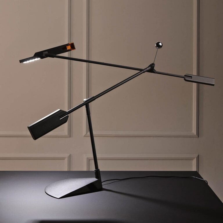 Halley LED-bordlampe, sort, rækkevidde 100 cm Stilnovo - Kontor / arbejdsværelse - Design - Aluminium - Med én lyskilde