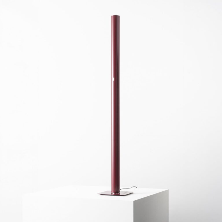 Ilio LED-gulvlampe, rubinrød, 3.000 K, højde 175 cm – Artemide - Stue - Design - Aluminium - Med én lyskilde