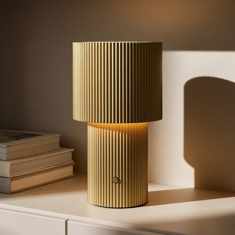 Iluma LED-bordlampe med batteri, guldfarvet, højde 22,1 cm – Herstal Belid - Stue - Moderne - Aluminium - Med én lyskilde