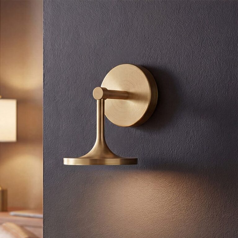 Issa LED-væglampe, guld, højde 20 cm, metal, IP44 – Elstead - Badeværelse - Aluminium - Med én lyskilde