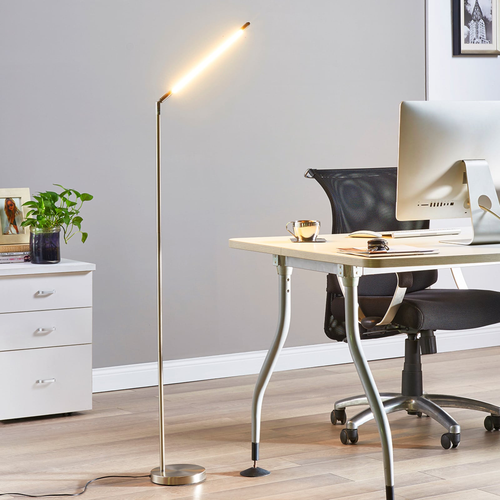 Jabbo LED Gulvlampe Nickel Lindby - Kontor / arbejdsværelse - Moderne - Metal - Med én lyskilde