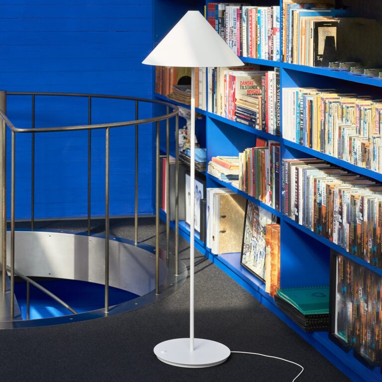 Keglen 400 LED Gulvlampe Dim-to-Warm White Louis Poulsen - Stue - Design - Metal - Med skærm