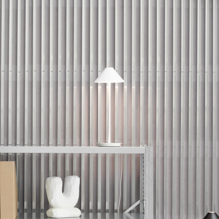 Keglen LED-bordlampe, hvid, CCT, dæmpbar Louis Poulsen - Stue - Design - Metal - Med skærm