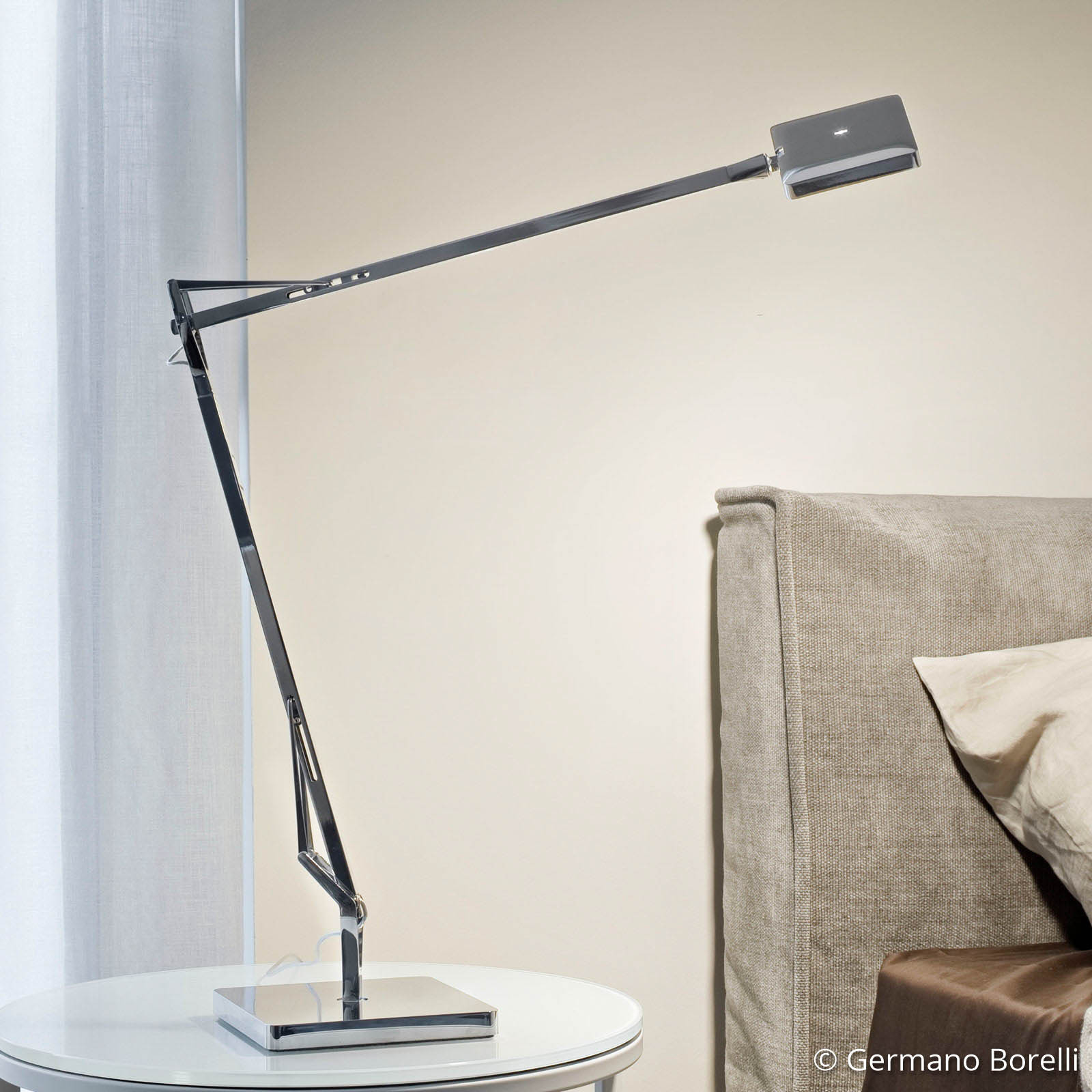 Kelvin Edge LED Bordlampe Titanium - Flos - Kontor / arbejdsværelse - Design - Metal - Med én lyskilde