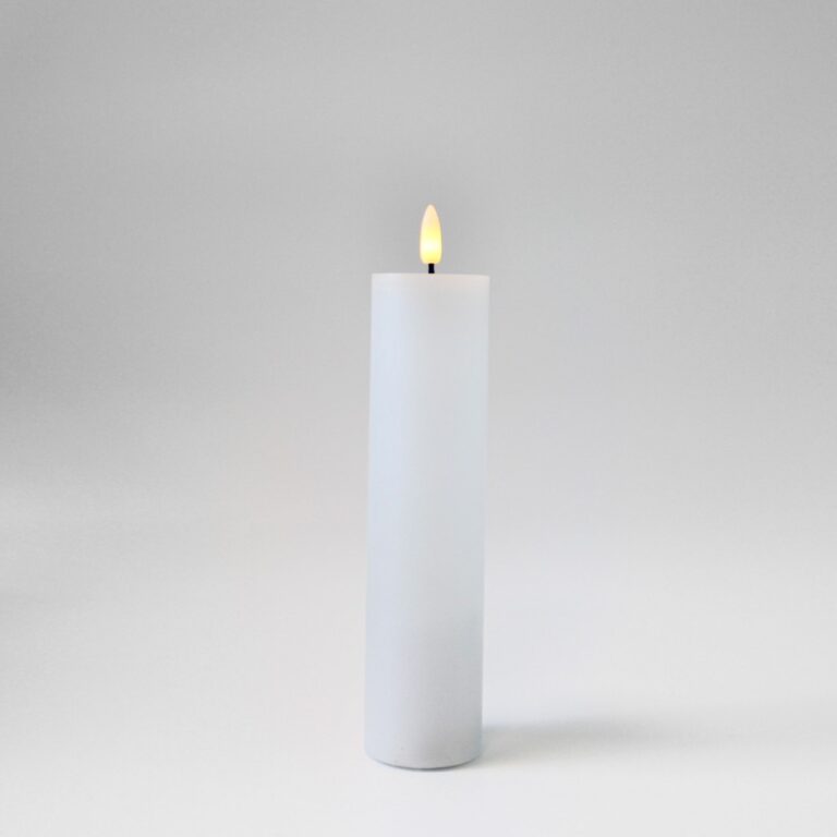 LED Bloklys 10cm høj, flammeeffekt, hvid - Ø5cm, 20cm høj, virker m. fjernbetj, timer, ægte stearin