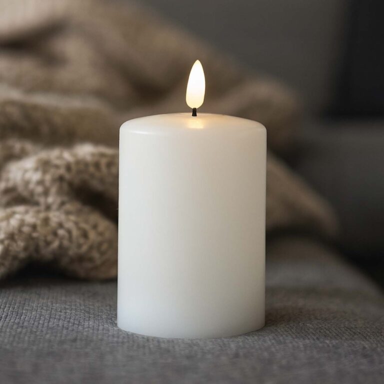 LED Bloklys 10cm høj, smelte-look, flammeeffekt - Ø7,5cm, 10cm høj, virker m. fjernbetj, ægte stearin