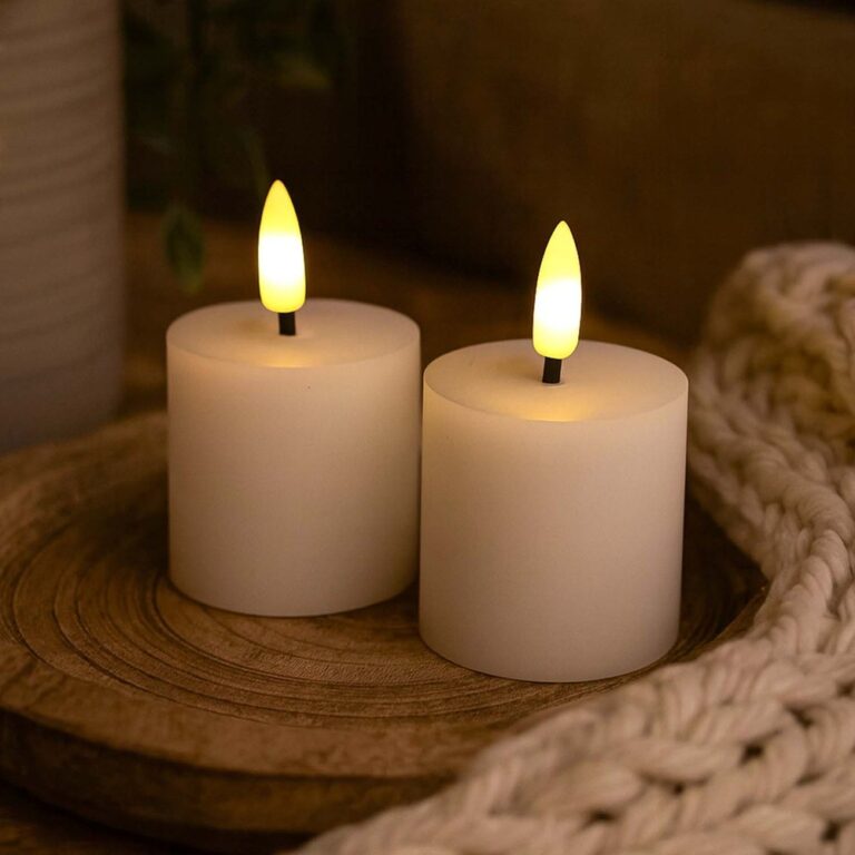 LED Bloklys, 2 stk, flammeeffekt, hvid - 5cm høj, Ø5cm, virker med fjernbetj, ægte stearin