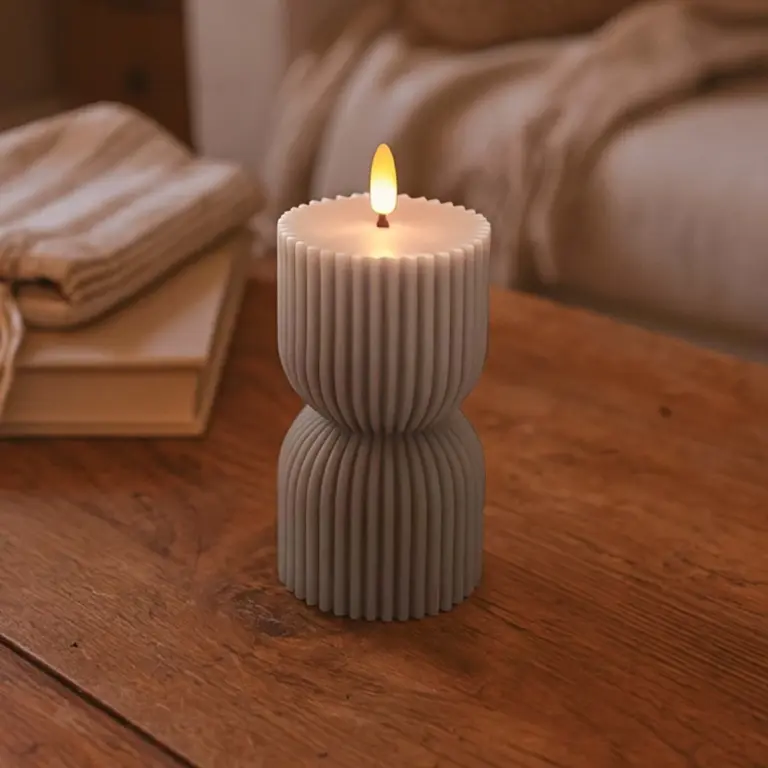 LED Timeglas lys 13,5cm høj, flammeeffekt, grå - Ø7,5cm, 13.5cm høj, virker m. fjernbetj, timer, ægte stearin