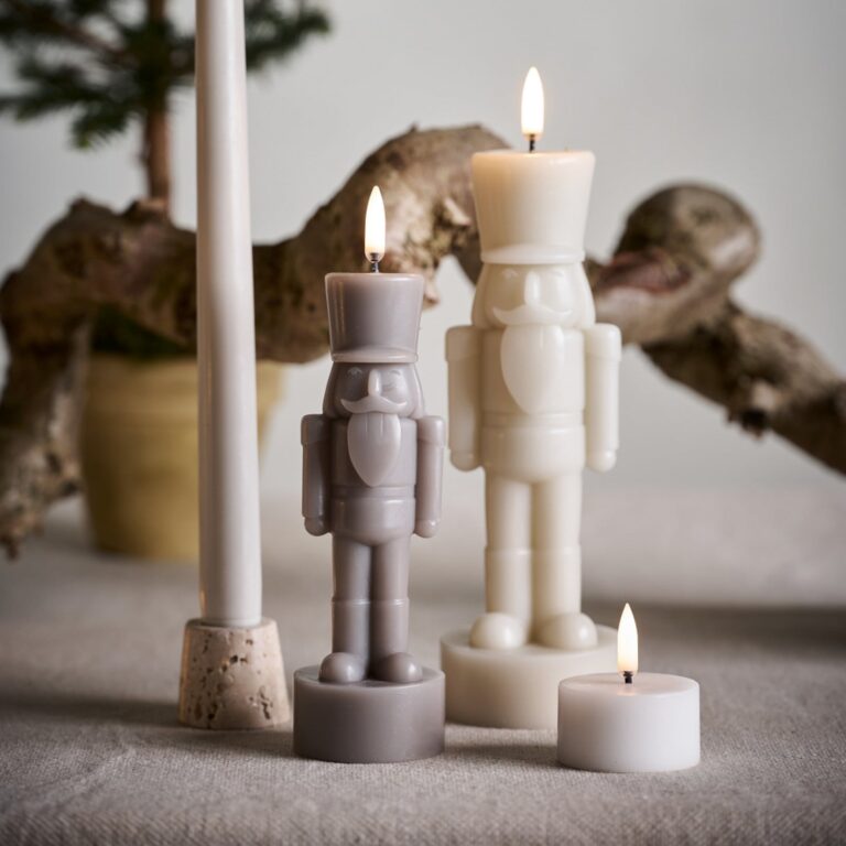 NUTCRACKER LED-stearinlys, lysegrå, højde 21 cm - Uyuni Lighting - Stue - Andet - Med én lyskilde