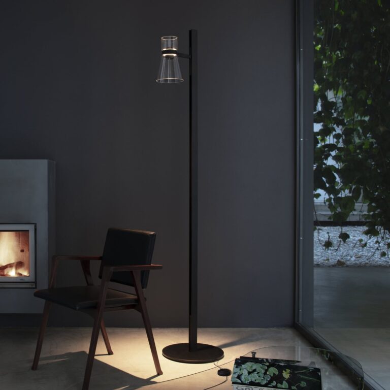 Nocturne F1 Cone LED-gulvlampe, sort, 1 lyskilde, 206 cm – FLOS - Stue - Design - Aluminium - Med skærm