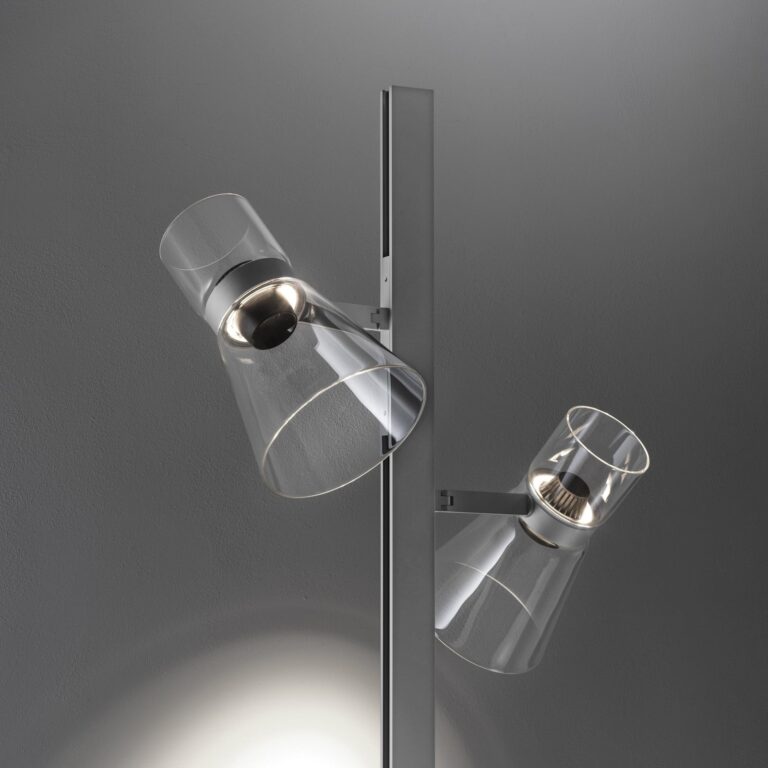Nocturne F2 Cone LED-gulvlampe, sølv, 2 lyskilder, 206 cm – FLOS - Stue - Design - Aluminium - Med skærm