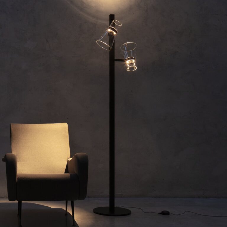 Nocturne F2 Cone LED-gulvlampe, sort, 2 lyskilder, 206 cm – FLOS - Stue - Design - Aluminium - Med skærm