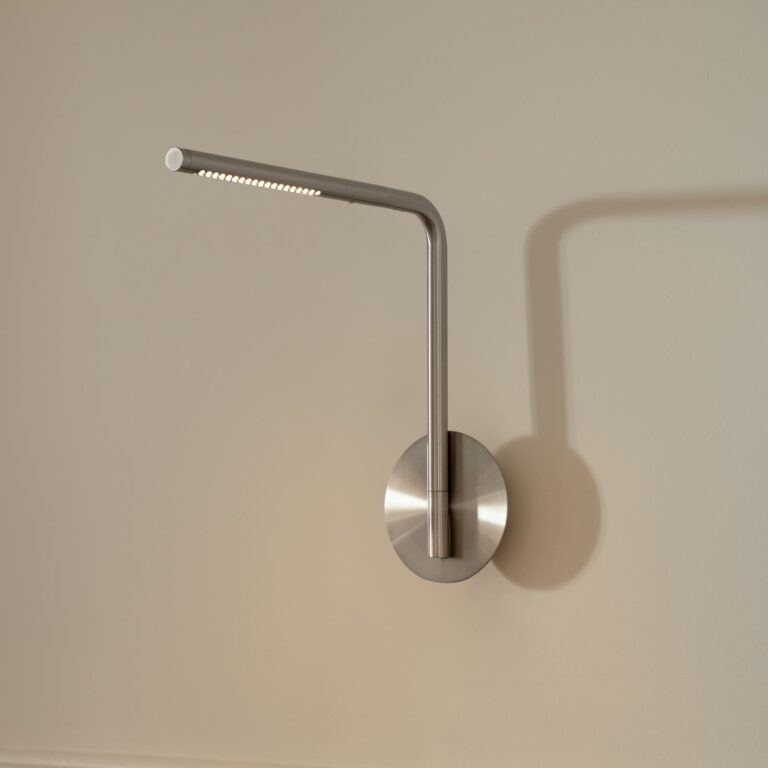 Omni Pivot LED-væglampe, stålfarvet, dæmpbar – UMAGE - Soveværelse - Design - Aluminium - Med én lyskilde