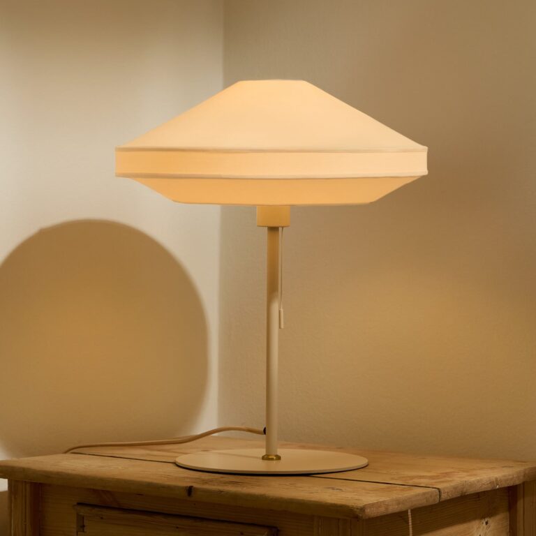 PARIS SOFT bordlampe, cremefarvet tekstil, højde 50 cm – Halo Design - Stue - Stof / tekstil - Med én lyskilde
