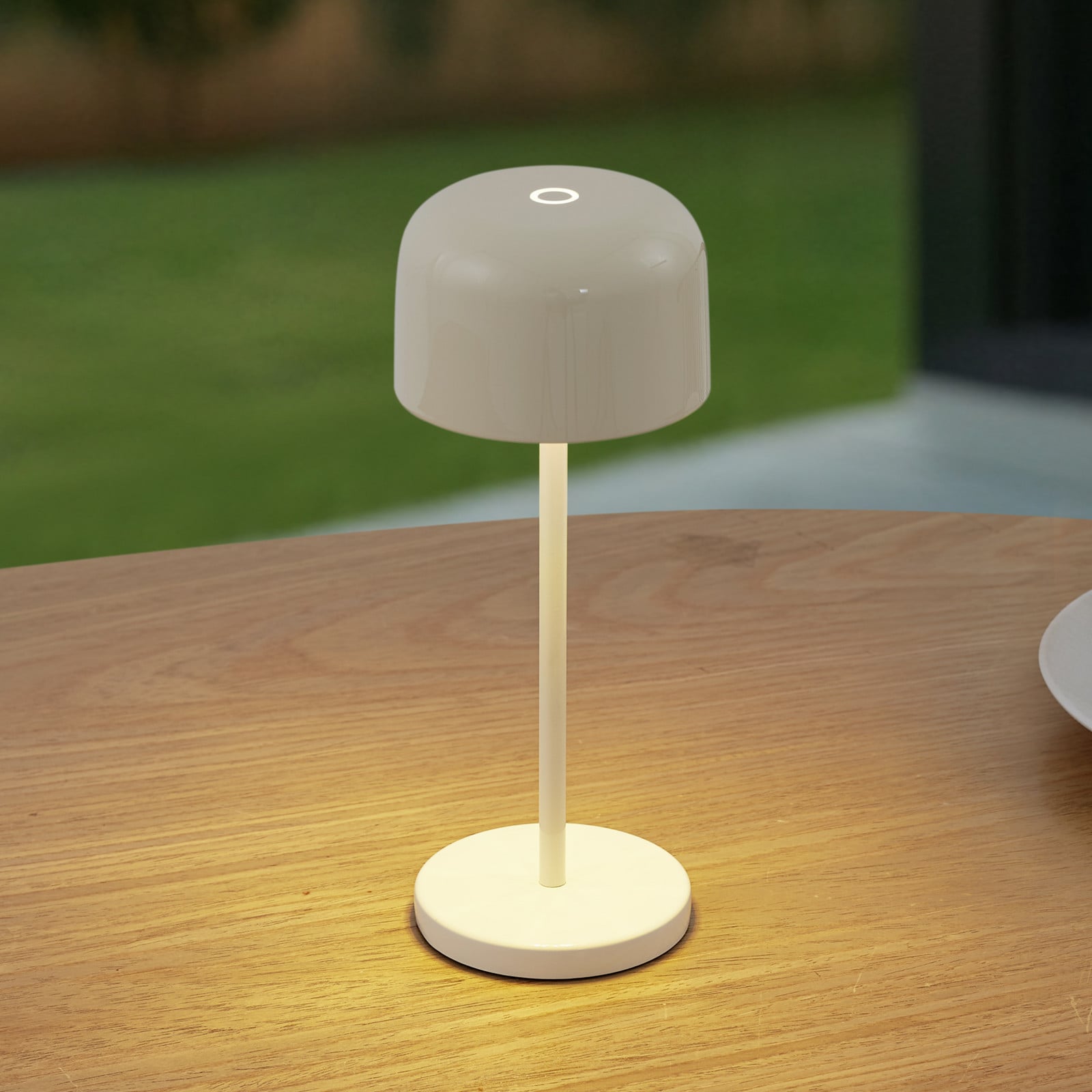 Quill LED-bordlampe med batteri, CCT, beige, dæmpbar – Lucande - Terrasse - Moderne - Aluminium - Med skærm