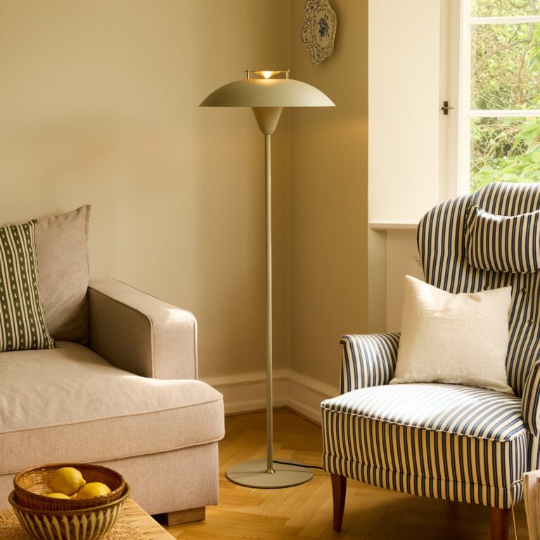 STEPP gulvlampe, creme, højde 140 cm, metal Halo Design - Stue - Skandinavisk - Med én lyskilde