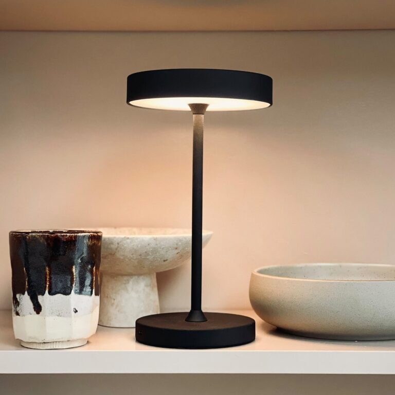 Starlight LED-batteridrevet bordlampe, sort metal Dyberg Larsen - Soveværelse - Skandinavisk - Rund