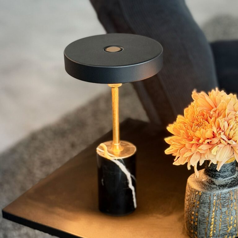 Starlight LED-batteridrevet bordlampe sort/messing, Dyberg Larsen - Stue - Design - Metal - Med skærm