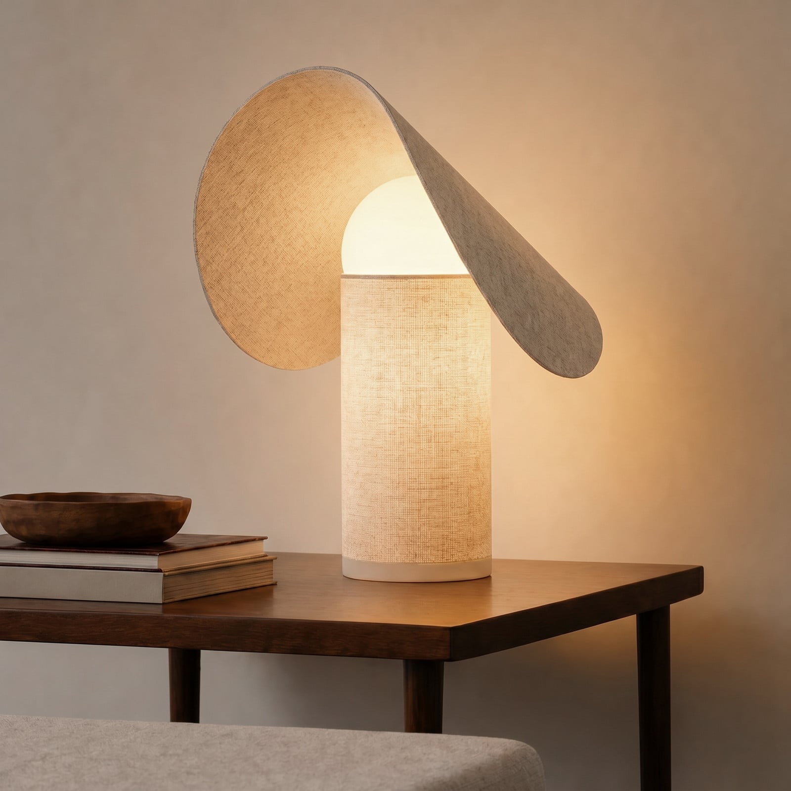 Tamani LED-bordlampe, højde 43 cm, beige, dæmpbar, »dim to warm« - Lucande - Stue - Design - Stof / tekstil - Med én lyskilde