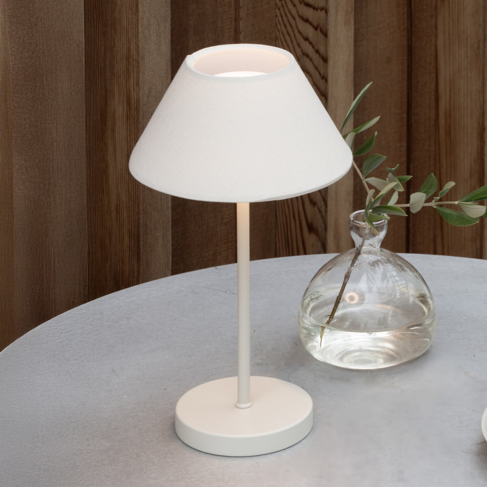 Teya LED-bordlampe med batteri, hvid, 26 cm, IP44 – Watt & Veke - Stue - Design - Metal - Med én lyskilde