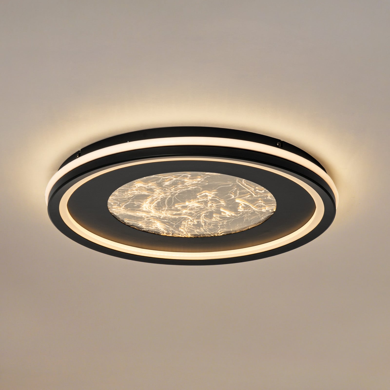 Tillian LED-loftlampe, sort/guld, dæmpbar Lucande - Stue - Moderne - Metal - Rund