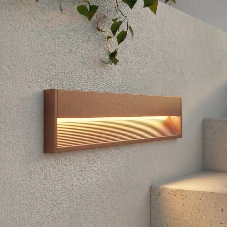 Trevin vægindbygningslampe, aluminium, 60 cm, IP54, rustbrun Lucande - Moderne - Kantet