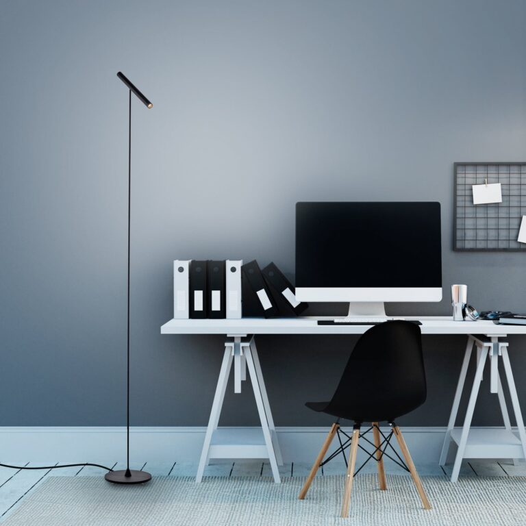 Tutua LED-gulvlampe, lyssensor, sort – PURE Pure Tutua - Stue - Moderne - Metal