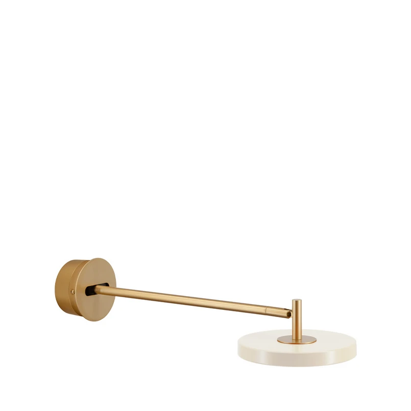 UMAGE - Asteria Long LED-væglampe, hvid/messing, fast tilslutning